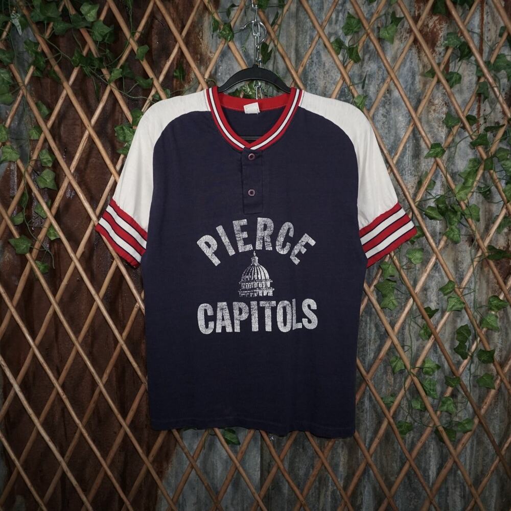 L - Vintage Y2K American Vintage T-Shirts pierce capitols